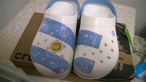 can crocs go in the washer
